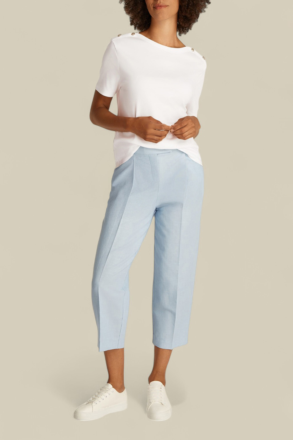 תמונת כל הלוק של חולצת טי